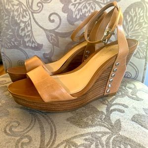 Gianni Bini size 6 wedge sandal